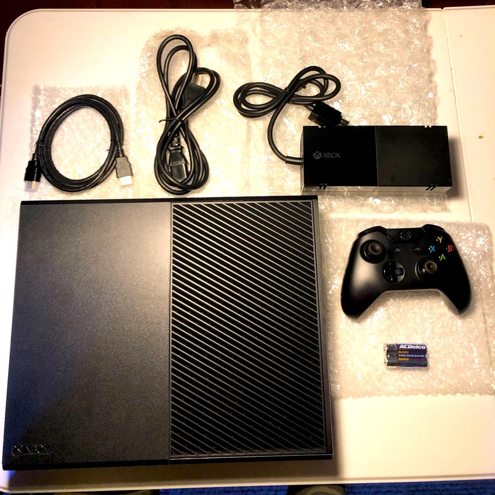 Microsoft Xbox One Special Edition in Matte Black 500GB (video game)(Renewed)